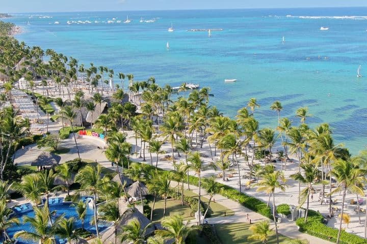 Caribe o Brasil desde Uruguay con playa tropical y agua turquesa