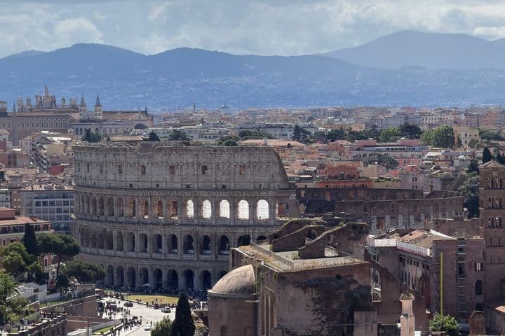 Circuito por Italia desde Uruguay con vista aérea del Coliseo de Roma