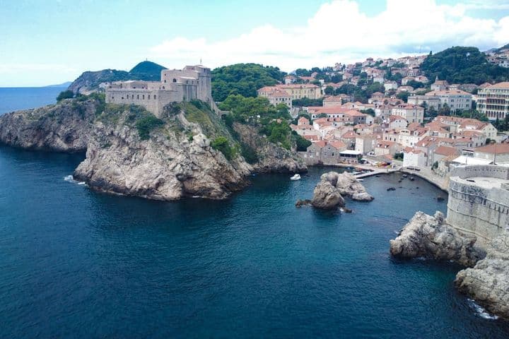 Cómo es Croacia Italia y Sicilia con vista aérea de Dubrovnik