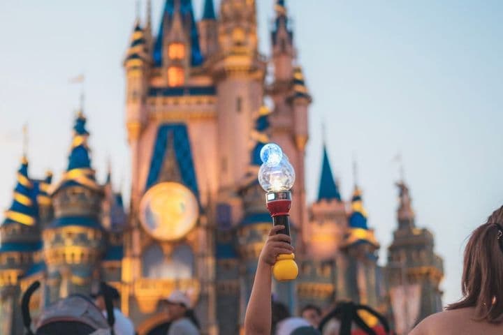 Disney Orlando en familia durante un espectáculo frente al castillo