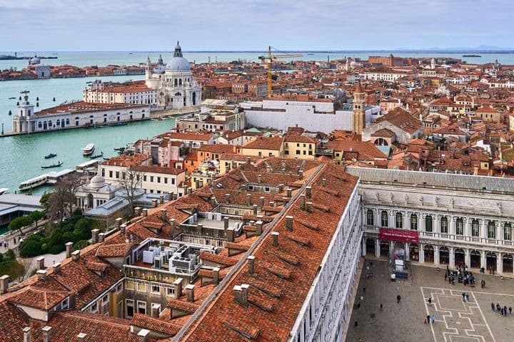 Qué incluye Italia y Grecia con vista aérea de Venecia