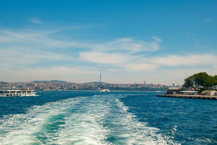 Turquía y Grecia en un mismo viaje con vista del Bósforo en Estambul