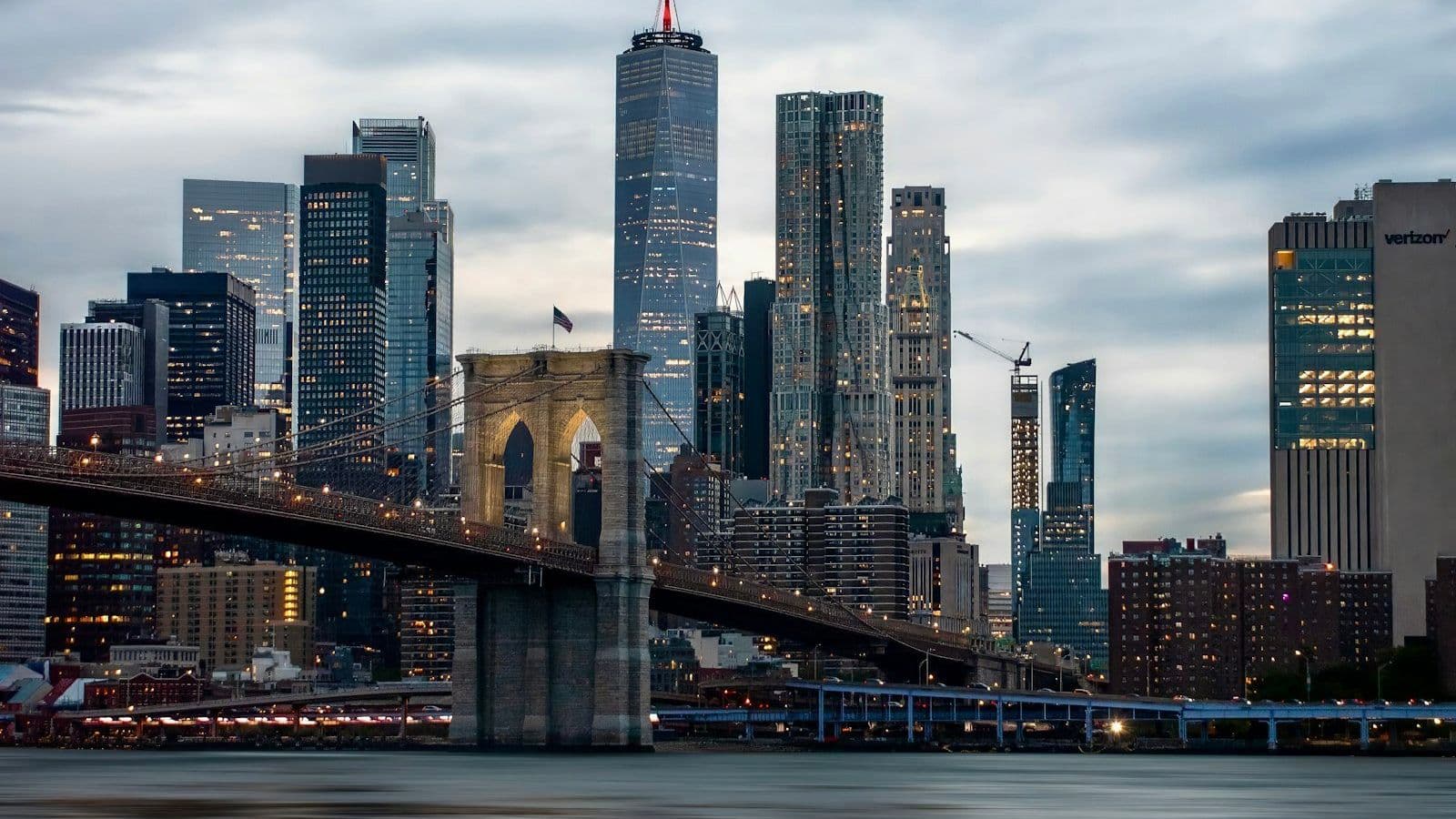 Skyline de Nueva York con el puente de Brooklyn