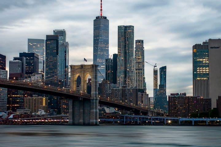 Skyline de Nueva York con el puente de Brooklyn