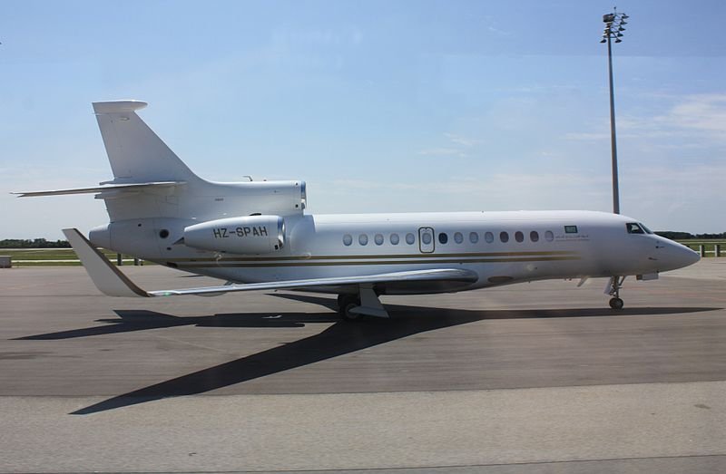 Heavy jets
Seats from 9 - 20 passengers
An excellent choice for flights longer than 7 hours in duration, professional athletes team trip or a corporate group trip.
Speed of travel: Approx 500 kts
Range: Over 4,000 miles
Luggage Capacity: 11 - 20 pieces of luggage
Average cabin size: 6' Height, 7' Width, 40' Length
Common heavy jets: Legacy 650, Falcon 7x, Gulf Stream G550, Global 5000, Global Express